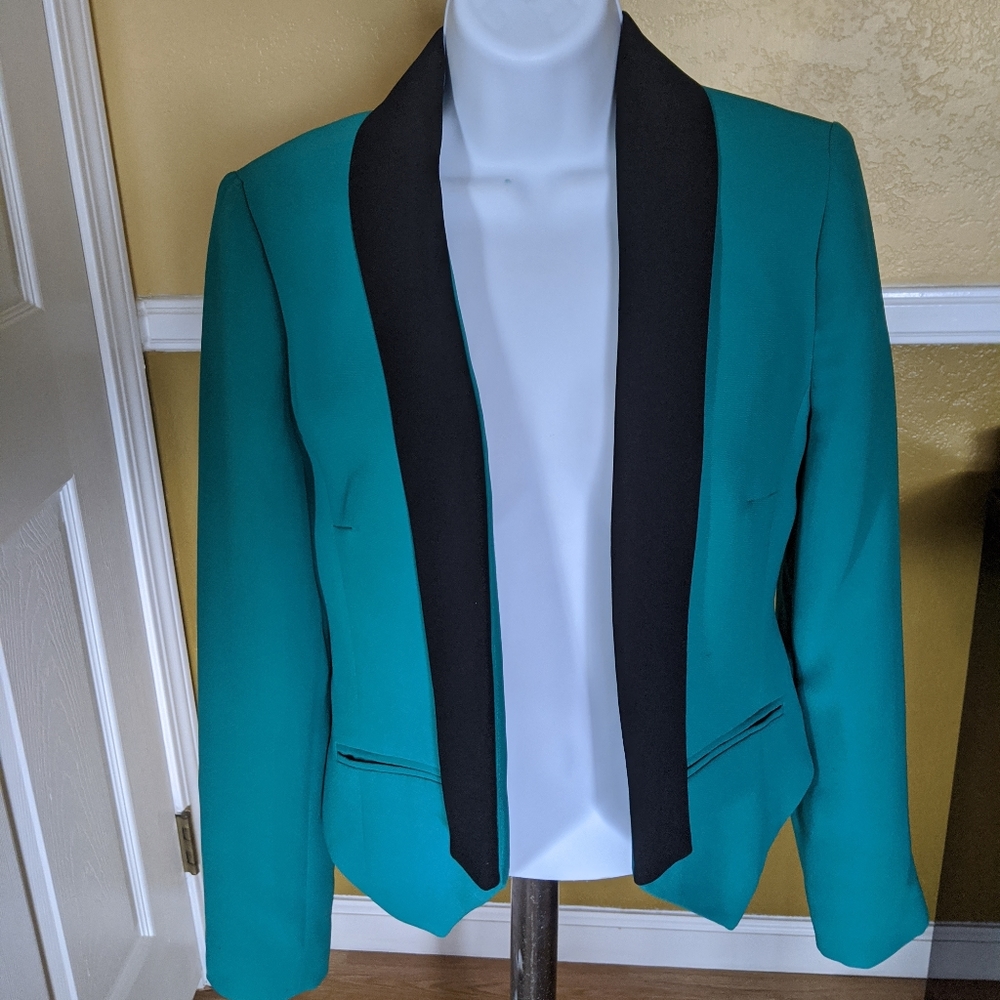 Beautiful green INC suit